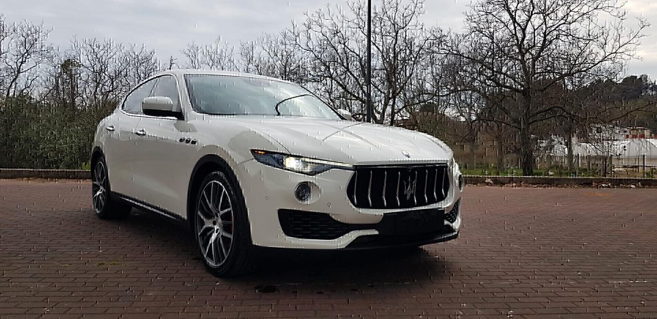 Maserati Levante V6 Diesel 275 Granlusso,pelle rossa,cerchi 21,navi,fari led bixeno,retrocamera,vetri scuri