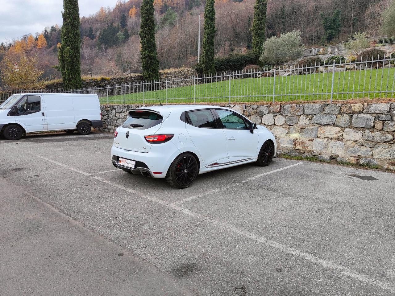 RENAULT Clio TCe 220 EDC R.S. TROPHY Akrapovic + MAXTON