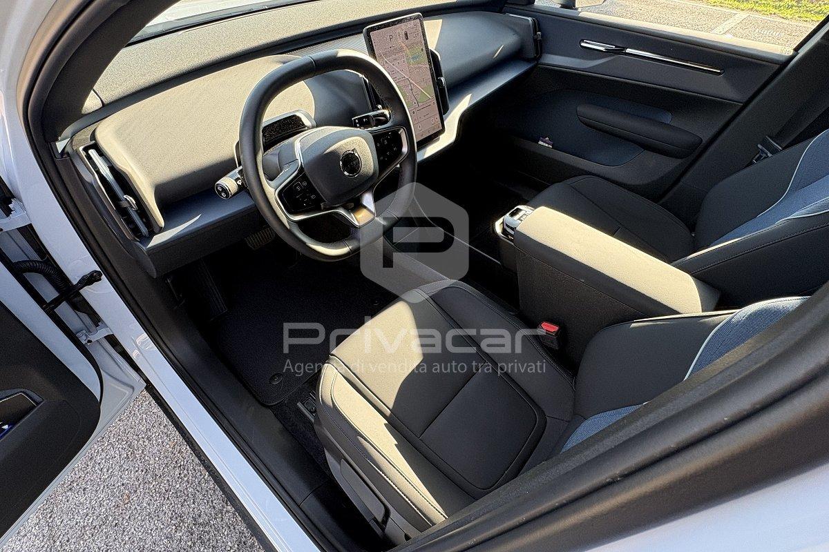 VOLVO EX30 Single Motor Extended Range RWD Core