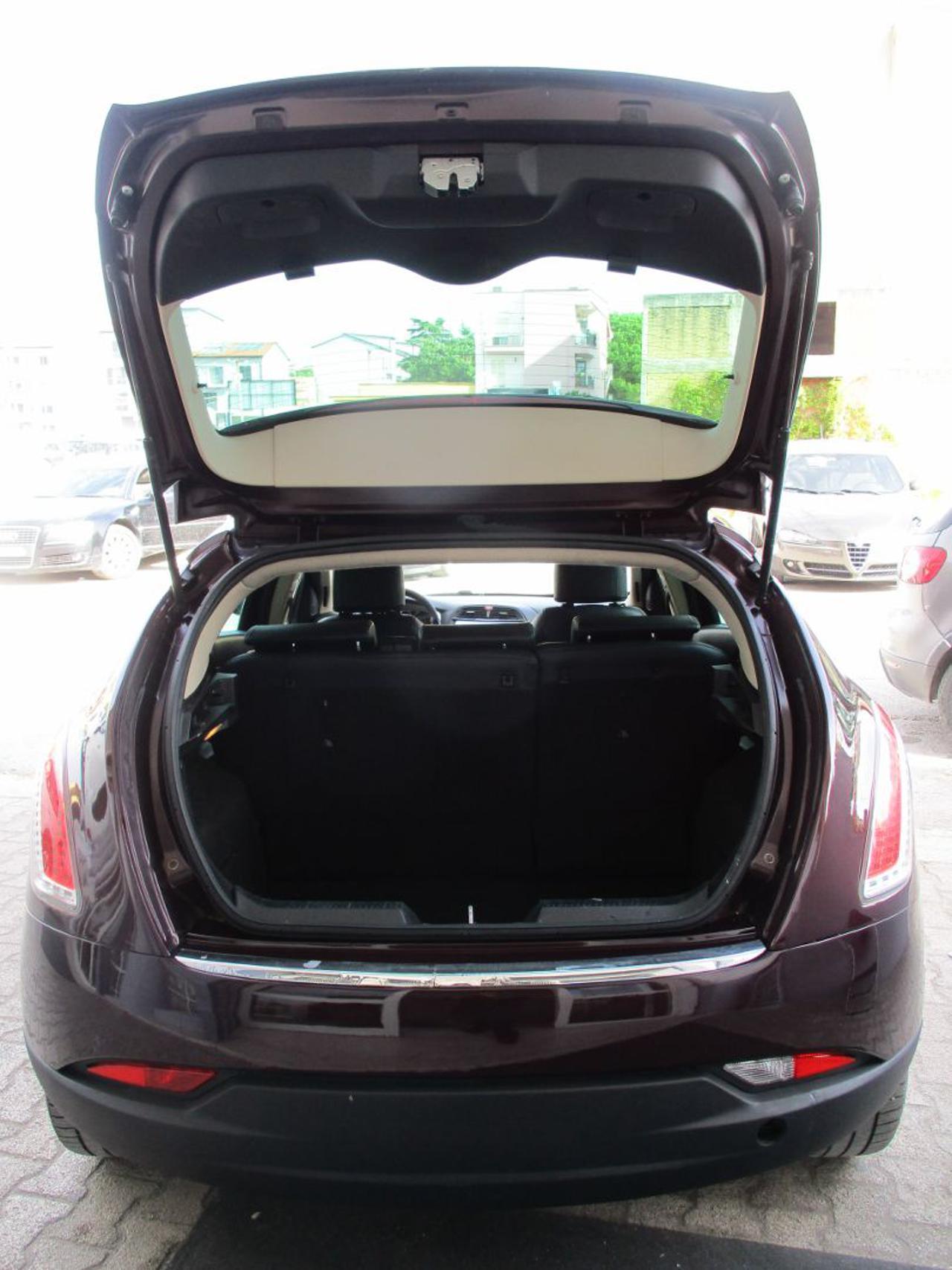 LANCIA Delta 1.6 MJT DPF Gold