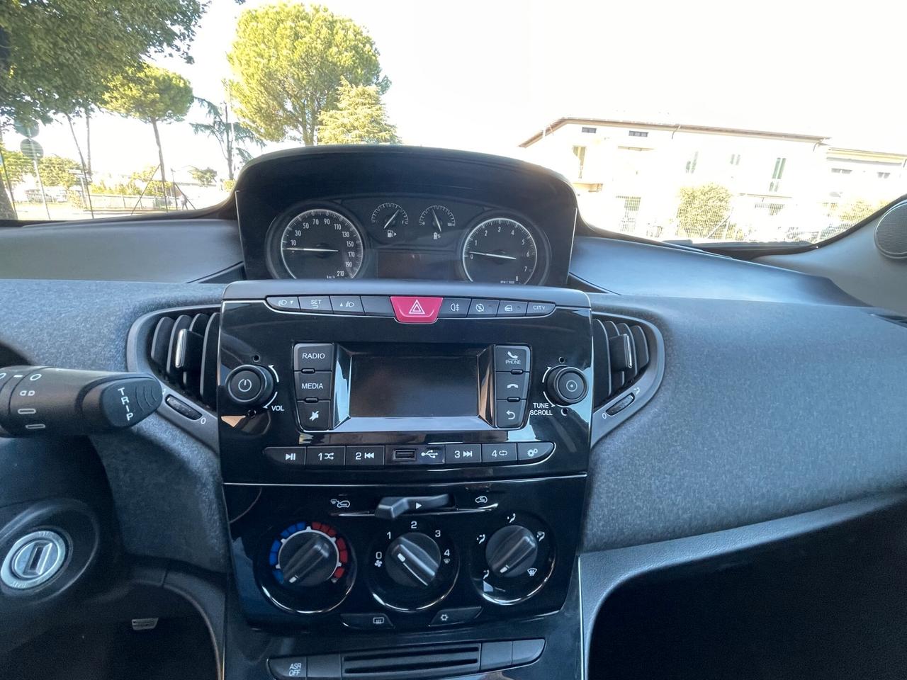 Lancia Ypsilon 1.0 FireFly Hybrid Silver GARANTITA
