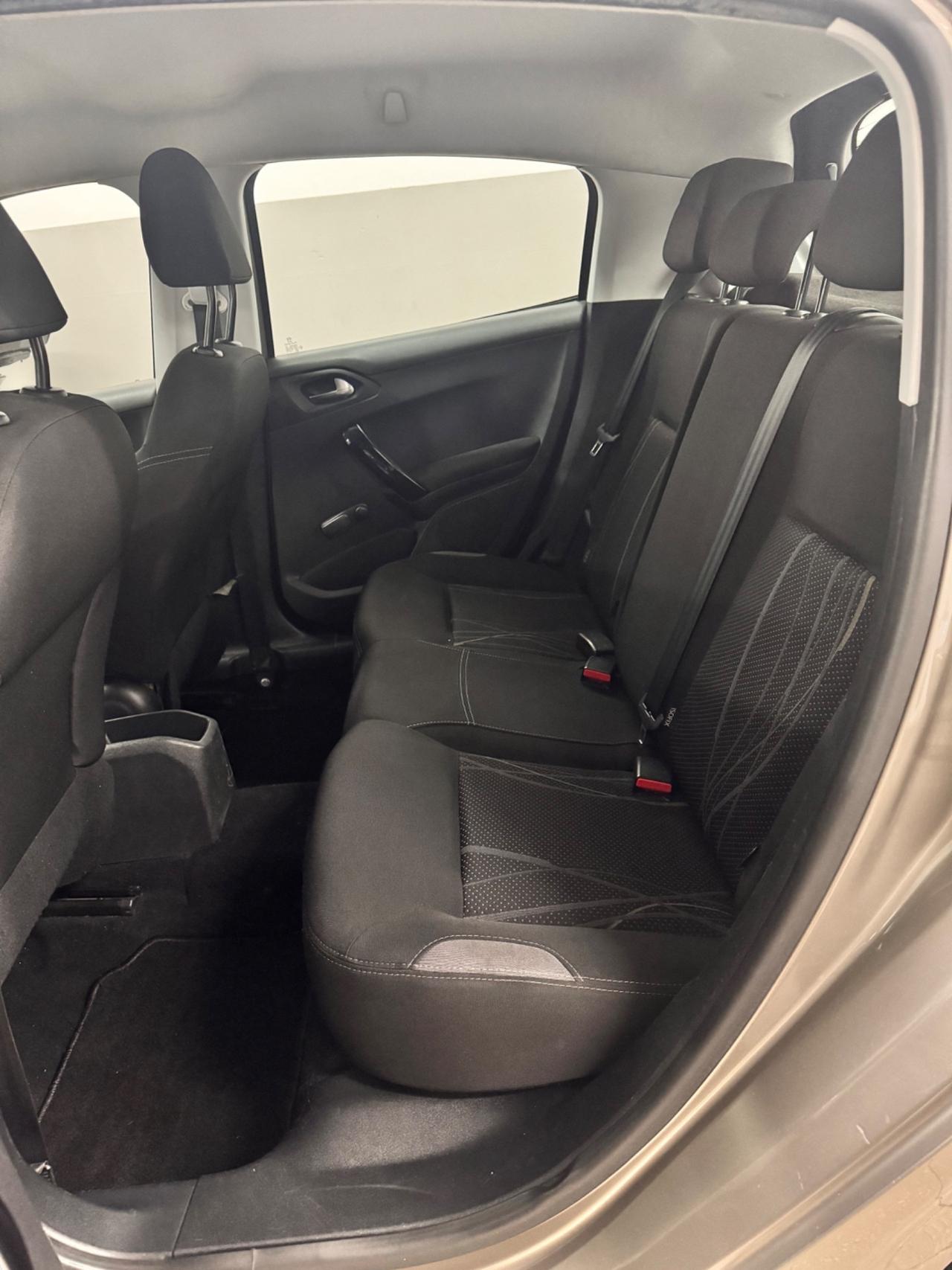 Peugeot 208 1.4 HDi 68 Cv 5P. Allure - 2014