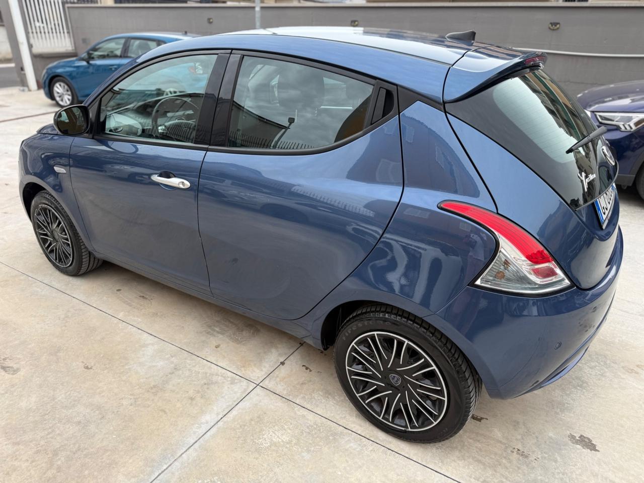 Lancia Ypsilon 1.0 FireFly 5 porte S&S Hybrid Alberta Ferretti