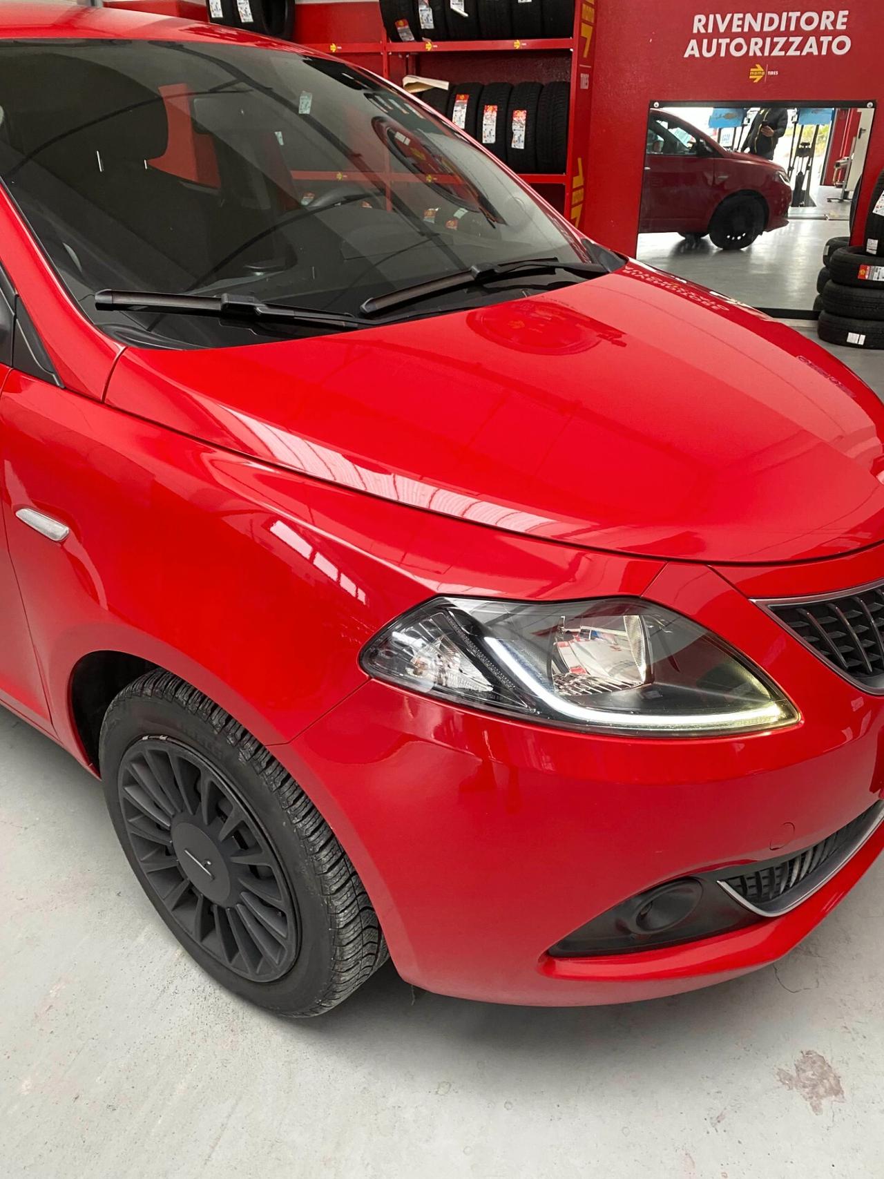 Lancia Ypsilon 1.0 FireFly 5 porte S&S Hybrid Ecochic Silver