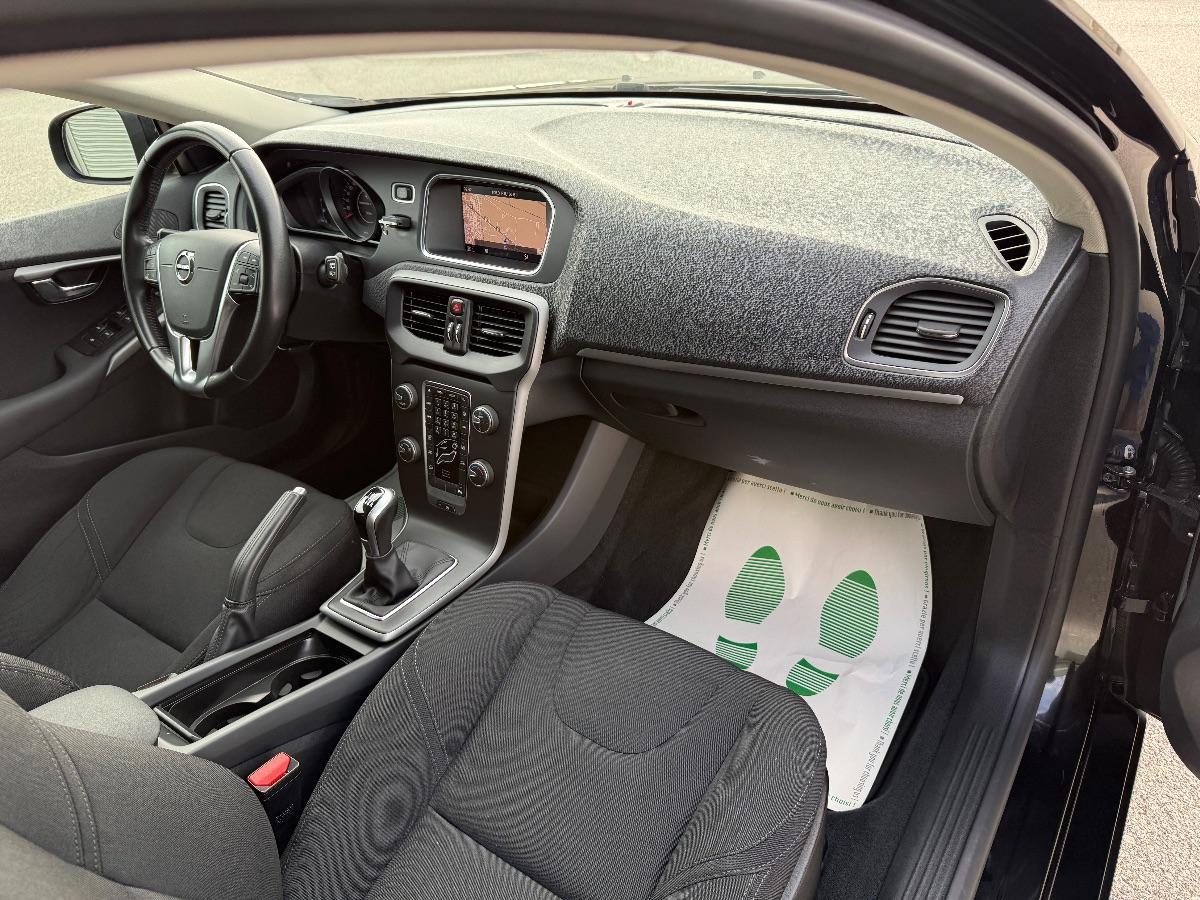 VOLVO - V40 - D2 Business