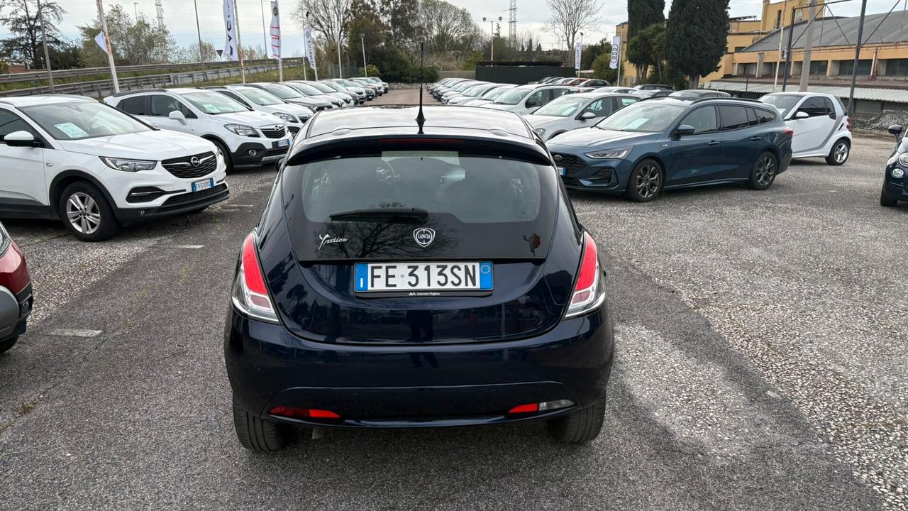Lancia Ypsilon 1.2 69 CV 5 porte Silver