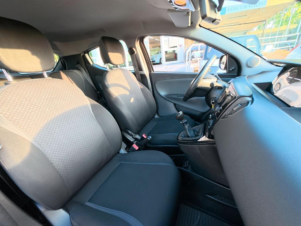 Lancia Ypsilon 1.2 69 CV 5 porte Silver
