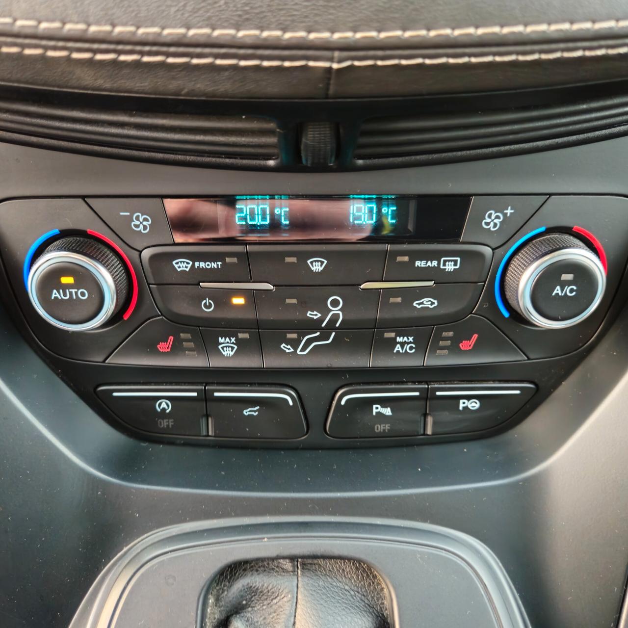 Ford Kuga 2.0 TDCI 150 CV S&S 4WD Powershift Vignale