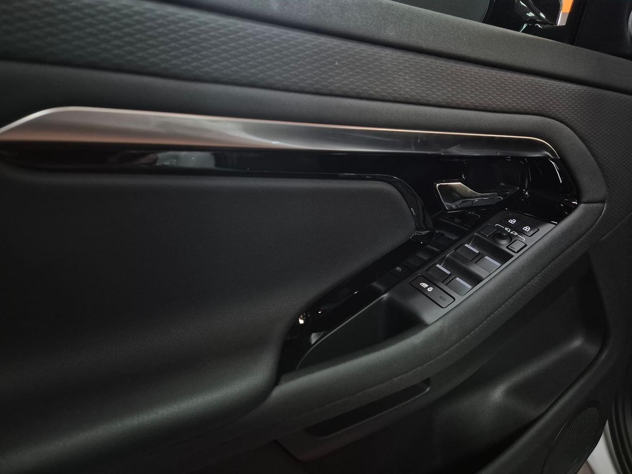 Land Rover Range Rover Evoque P300e PHEV R- #10757