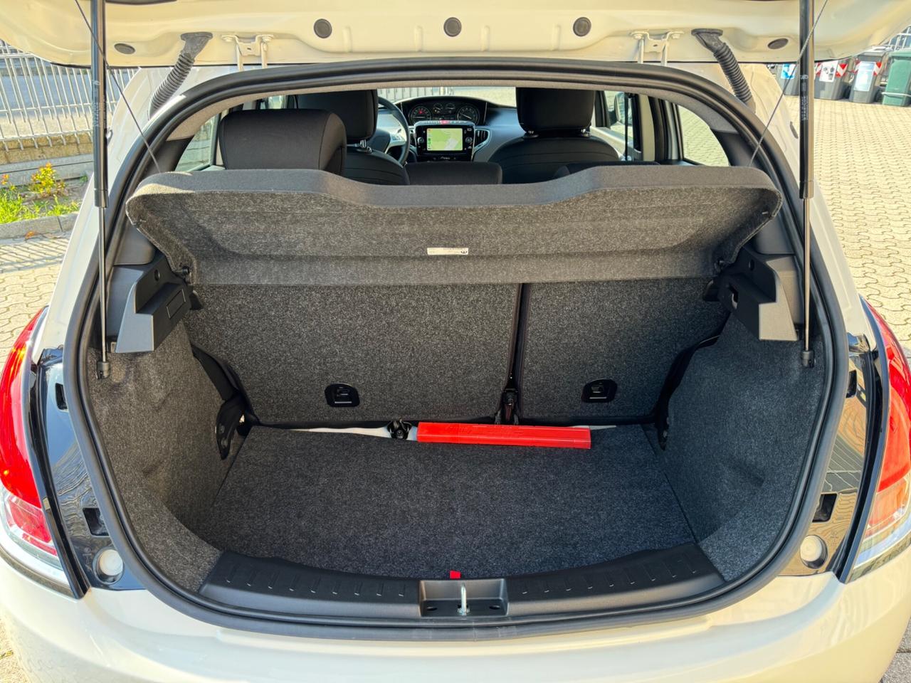 Lancia Ypsilon 1.0 FireFly 5 porte S&S Hybrid Gold