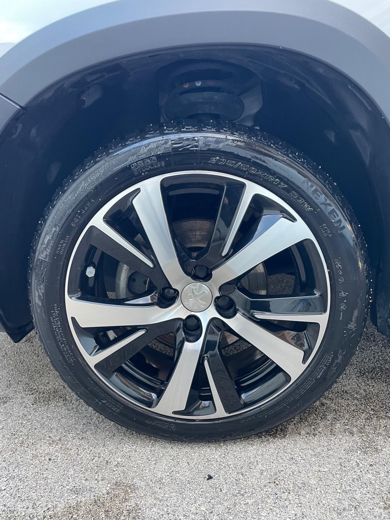 Peugeot 2008 BlueHDi 120 S&S Allure retrocamera navigatore ecc