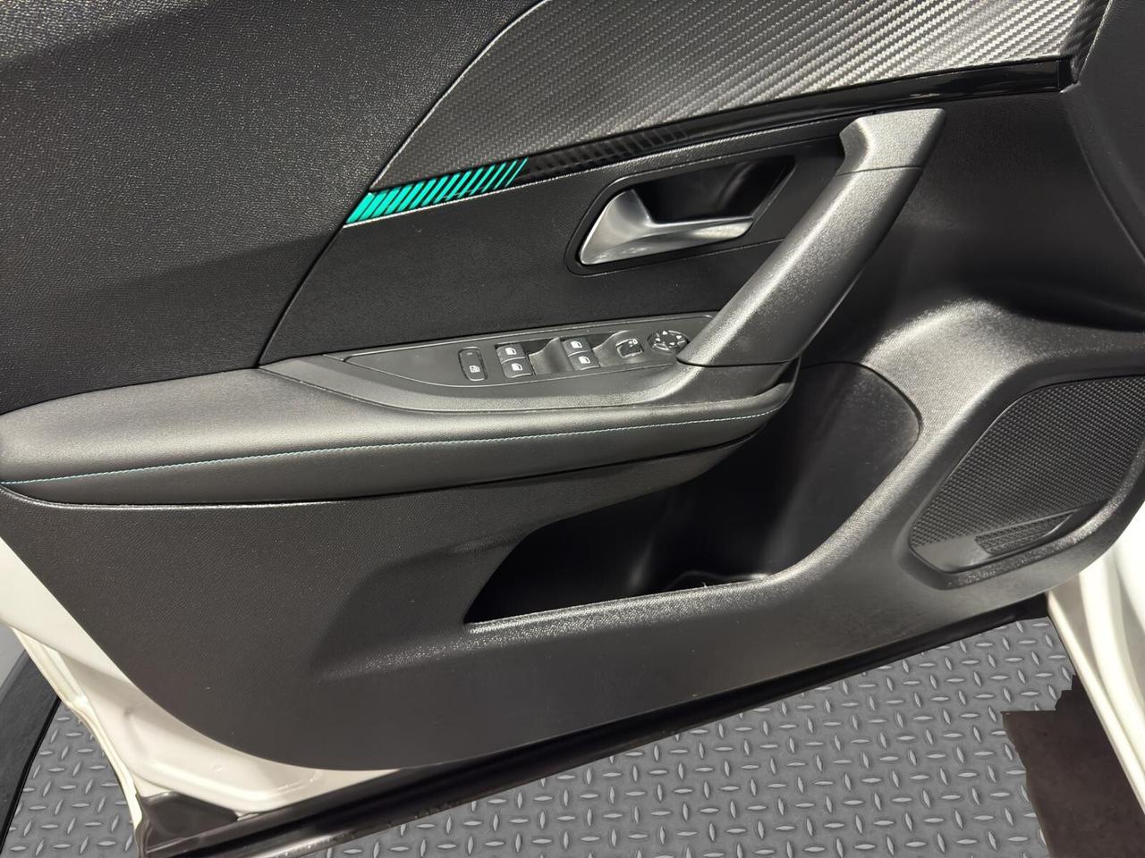 Peugeot 2008 1.5 bluehdi 130cv Allure Pack automatica 2023