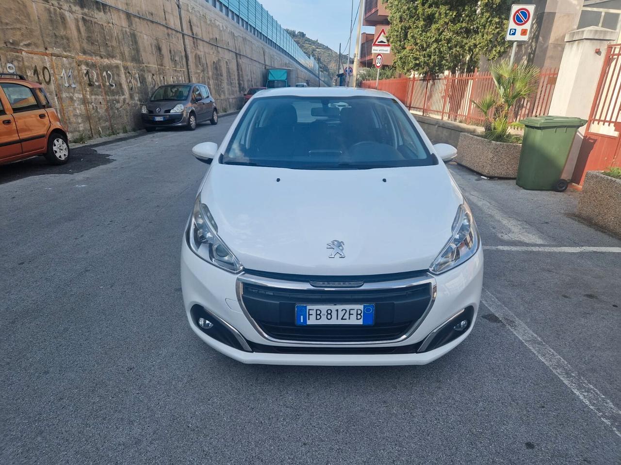 Peugeot 208 PureTech 82 5 porte Allure