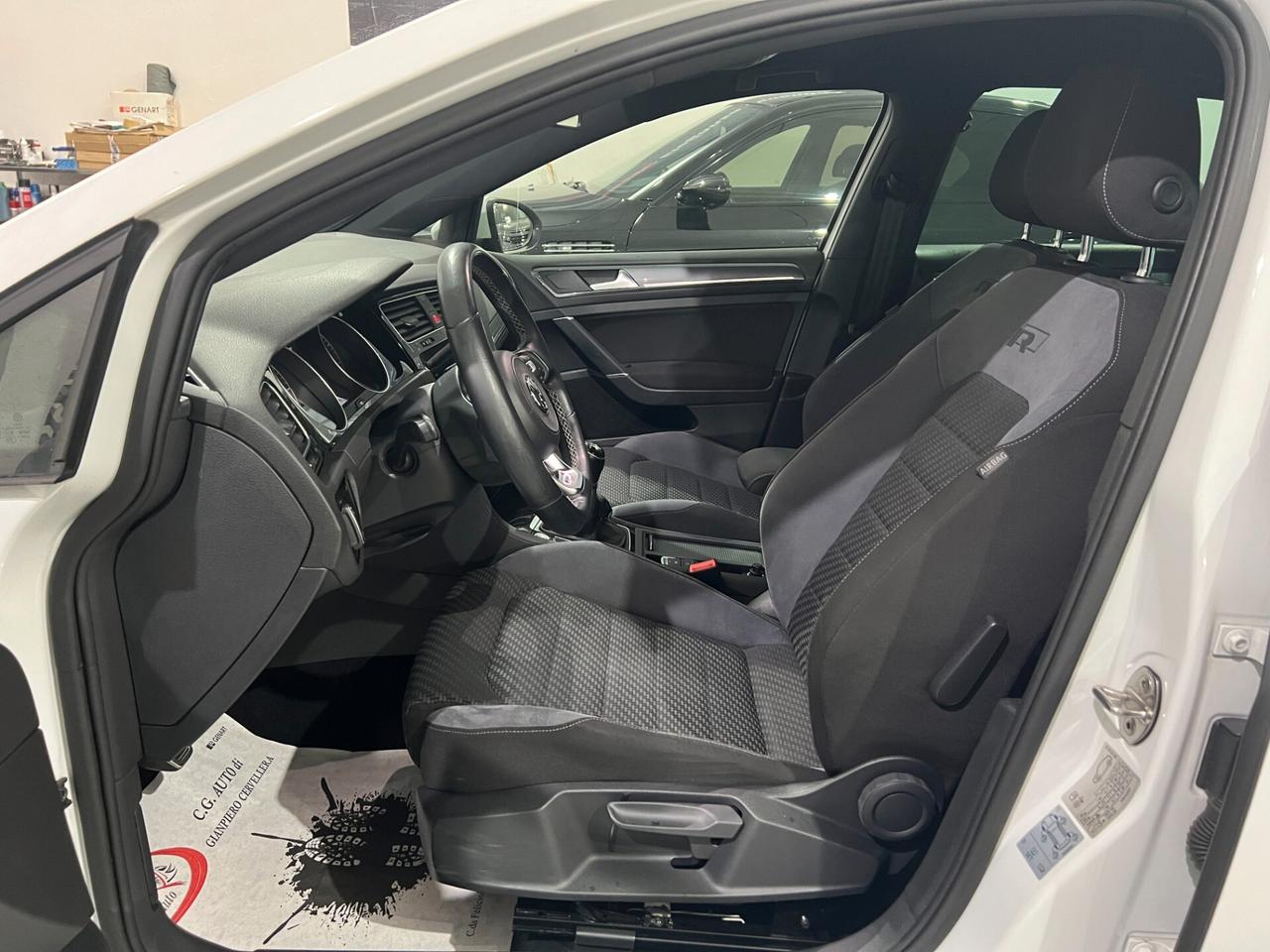 Volkswagen Golf 1.6 116 CV - R-LINE - 2017