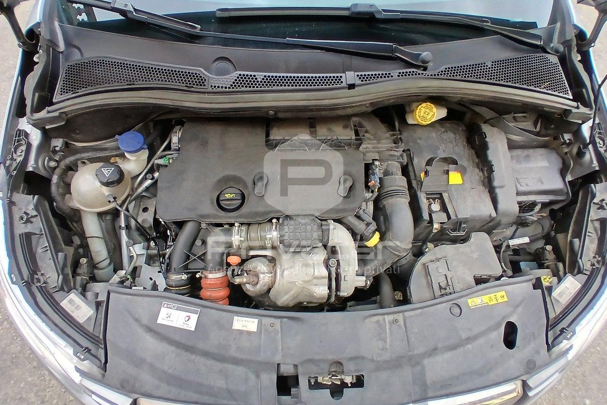 PEUGEOT 2008 1° serie 1.6 e-HDi 115 CV Stop&Start Allure