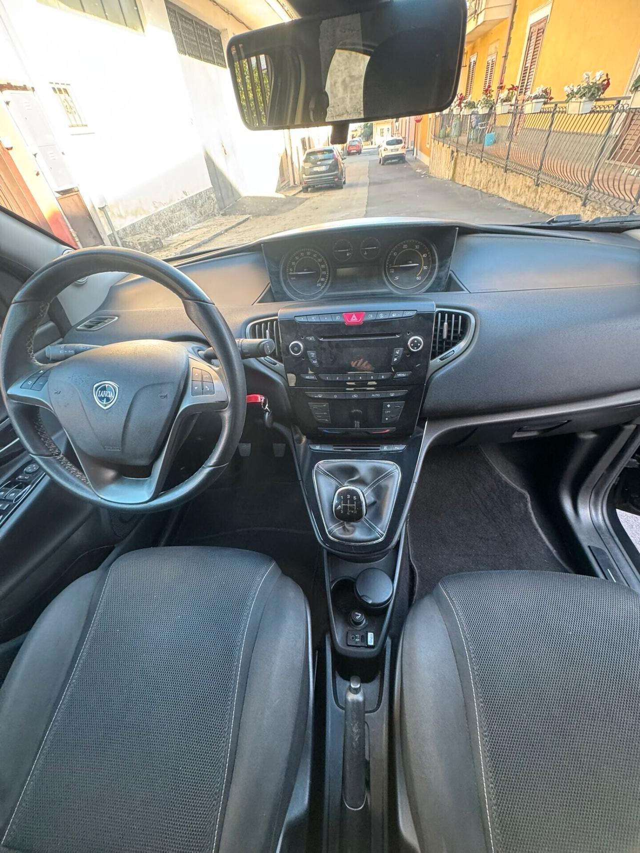 Lancia Ypsilon 1.3 MJT 16V 95 CV 5 porte S&S S Momodesign