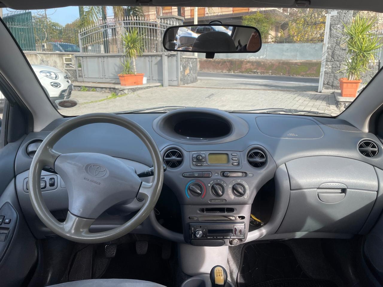 Toyota Yaris 1.0i 5 porte Sol