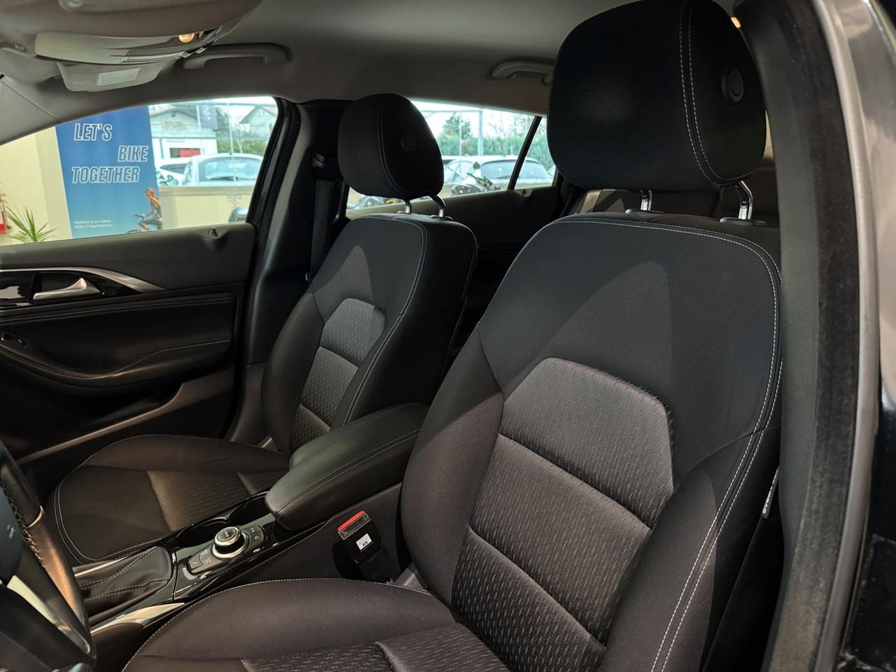 INFINITI Q30 1.6t Business 122cv - PREZZO REALE!