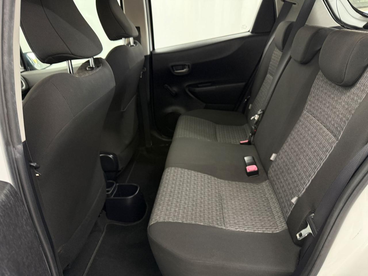 TOYOTA Yaris III 2011 Yaris 5p 1.0 Lounge