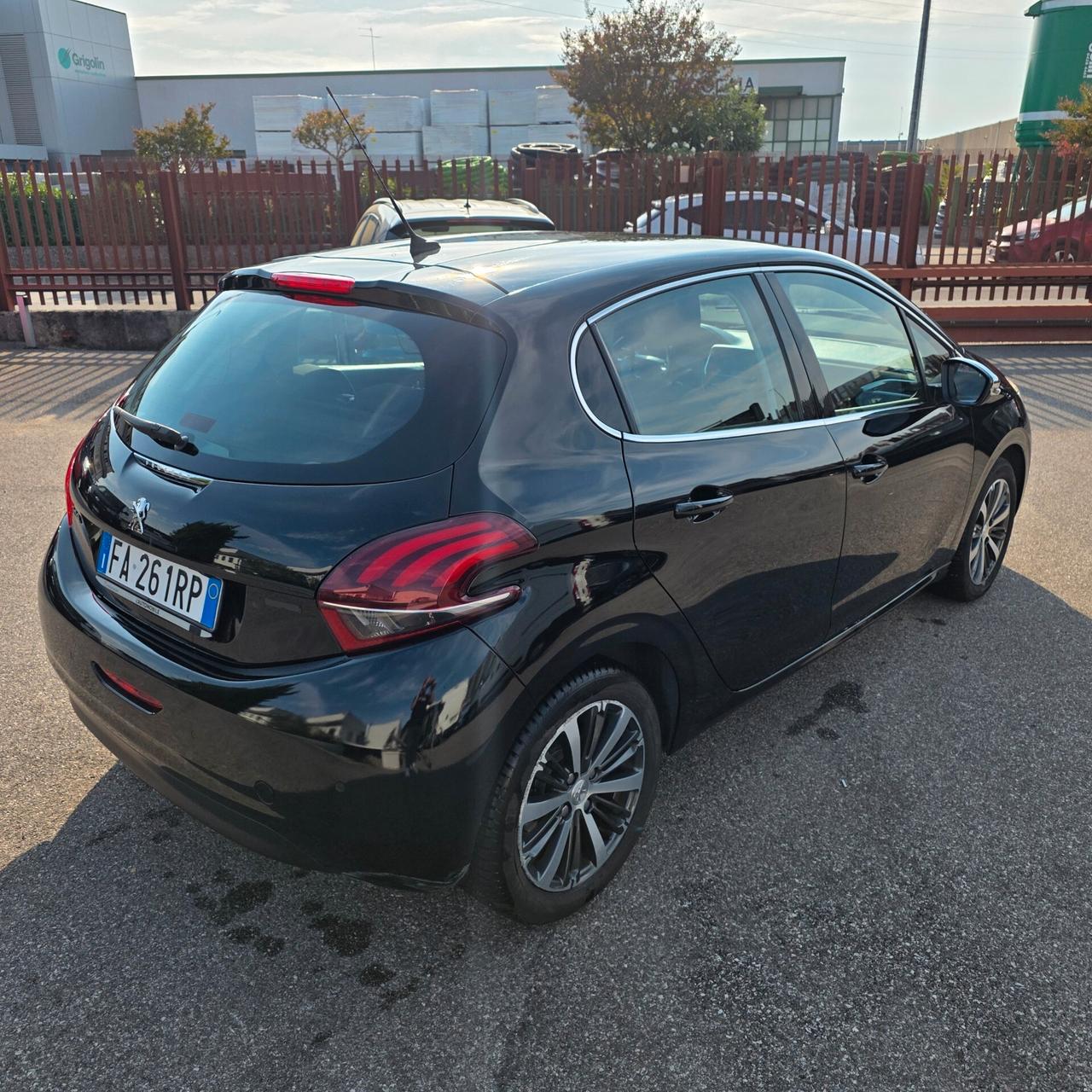 Peugeot 208 1.6 HDi 100 CV 5 porte GT Line Neopatentati ok -VEDI BENE FOTO-