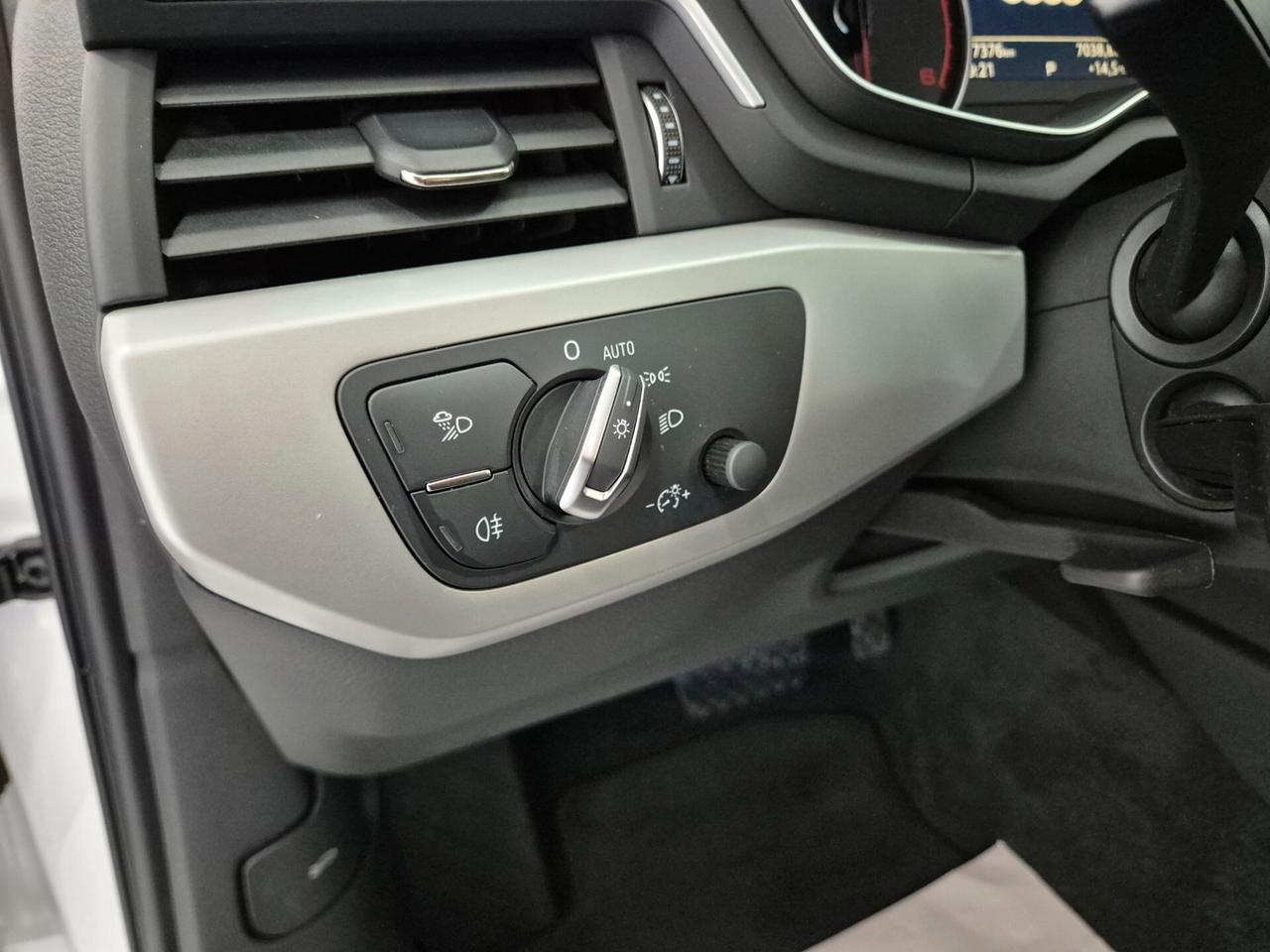 Audi A4 Avant 30 2.0 tdi 136cv S tronic