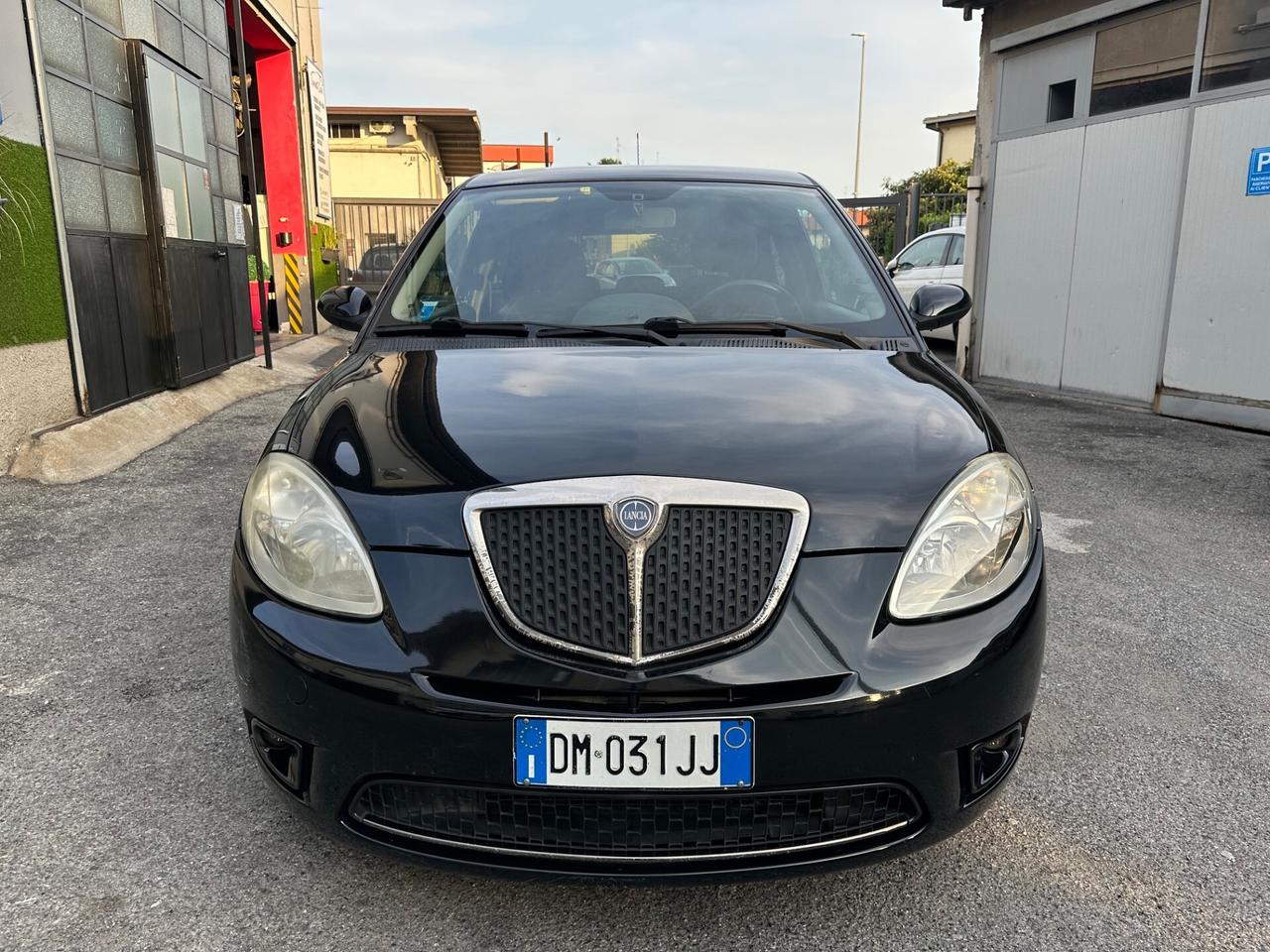 Lancia Ypsilon 1.4 16V Sport MomoDesign