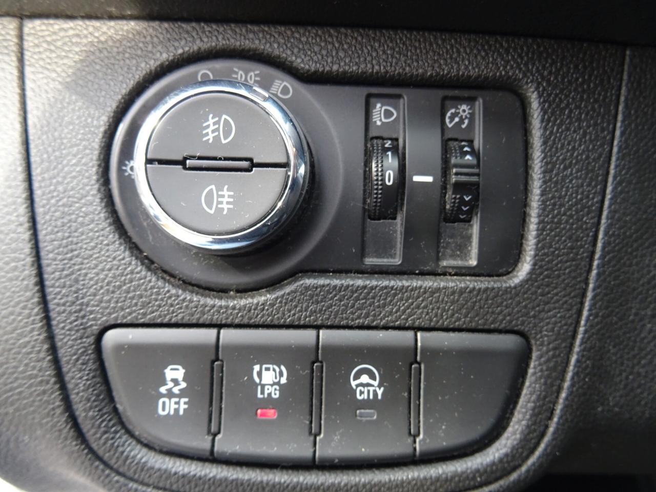 Opel Karl Rocks 1.0 73 CV GPL OK NEOPATENTATI