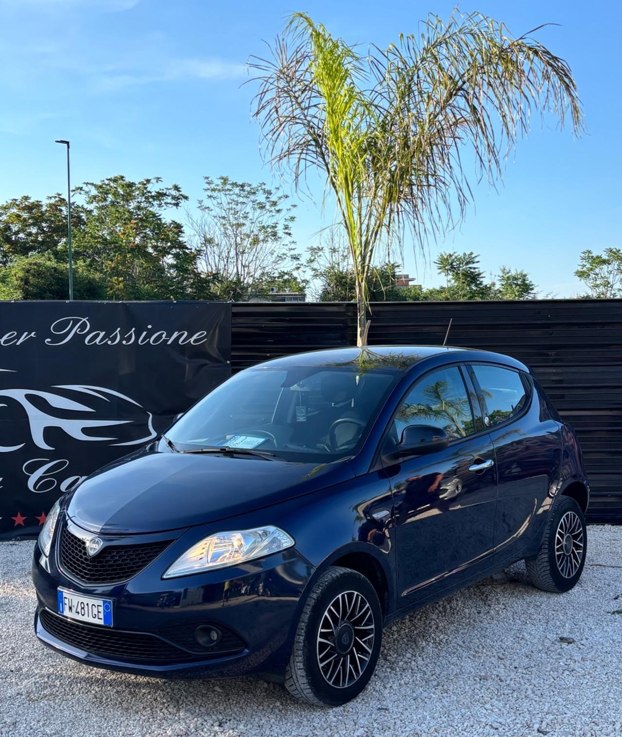 Lancia Ypsilon 0.9 TwinAir 5 porte Metano Ecochic Black and Noir