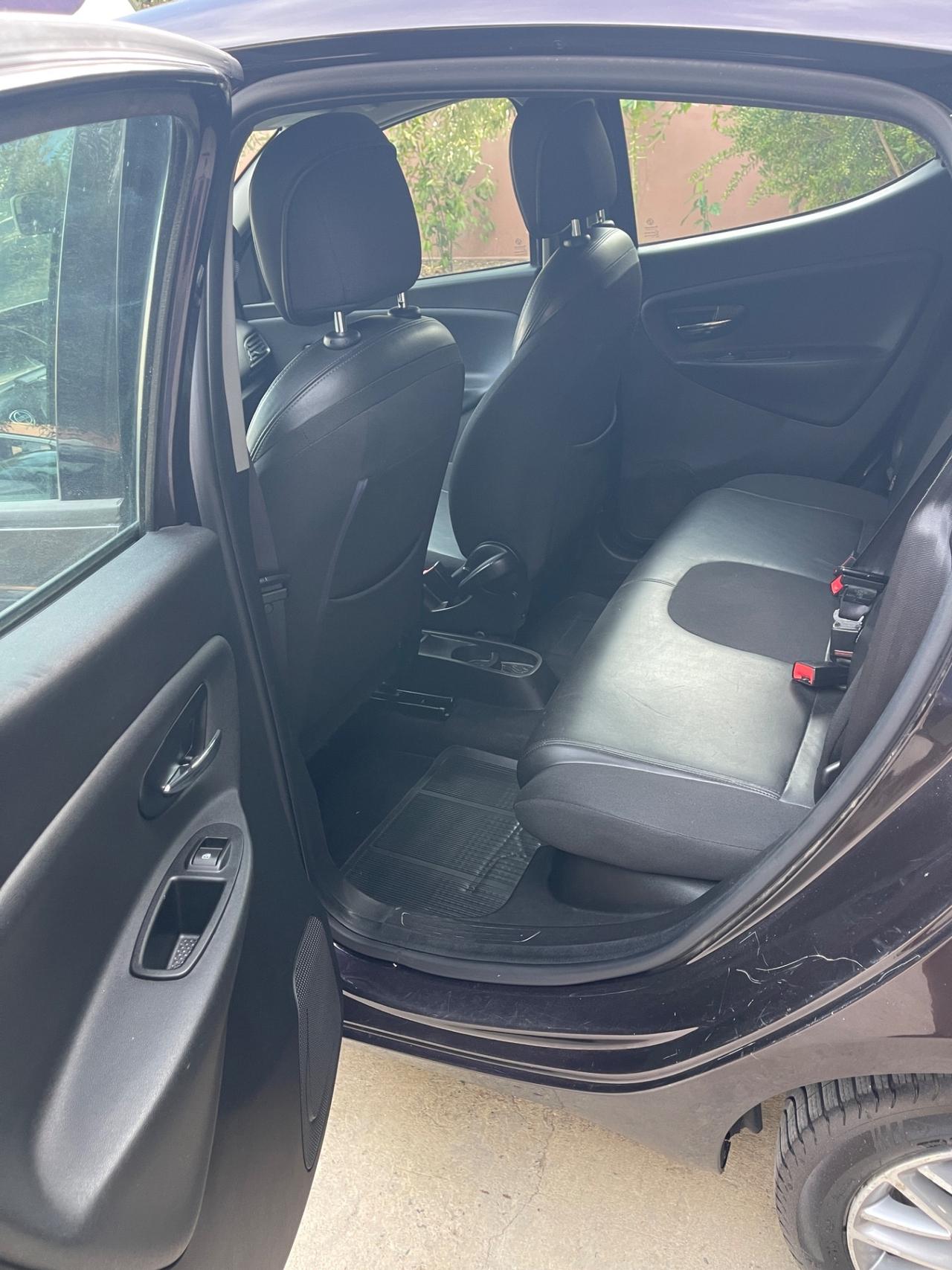 Lancia Ypsilon 1.2 69 CV 5 porte S&S Platinum