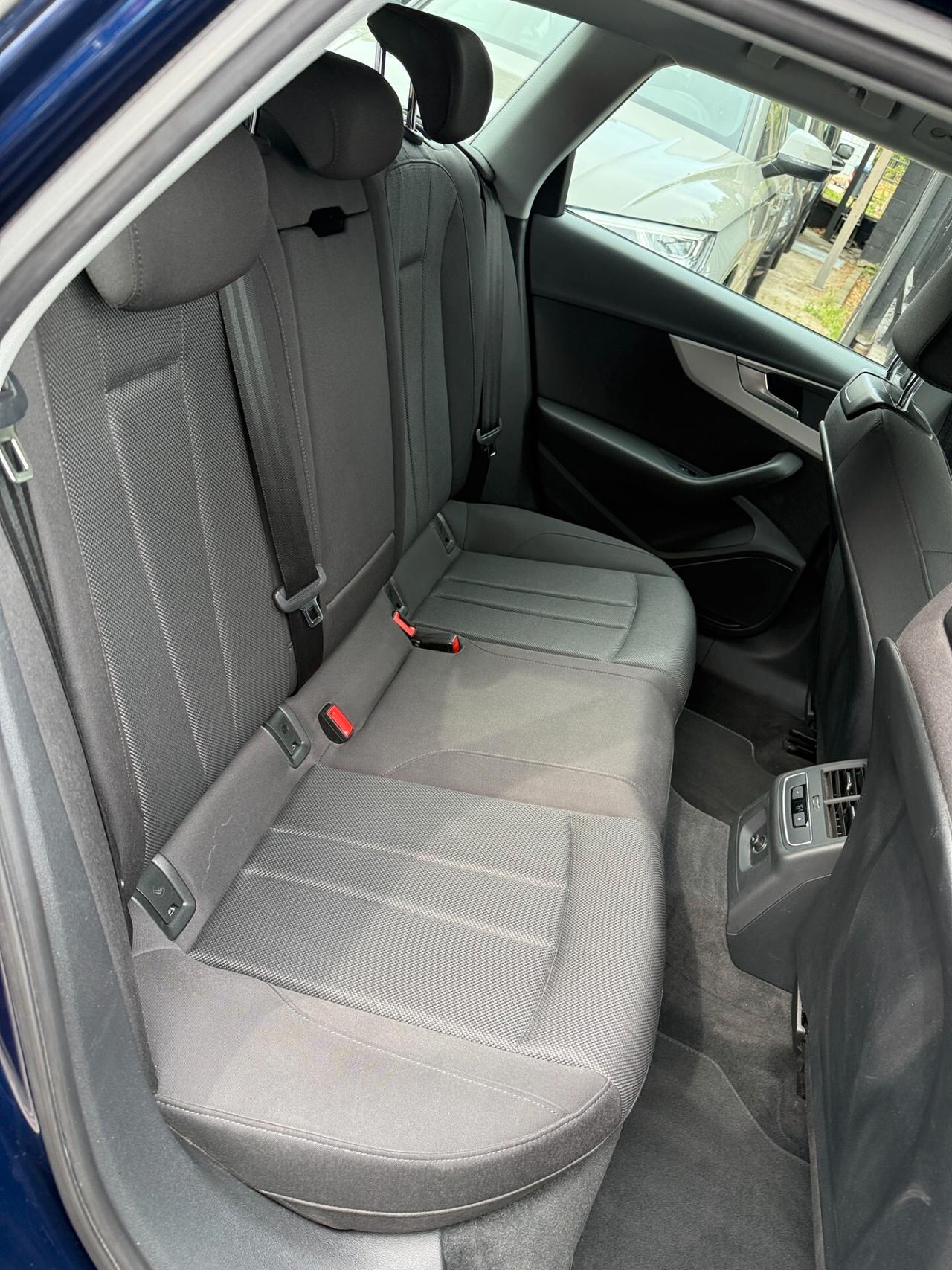 Audi A4 Avant 40 TDI quattro S tronic S line edition