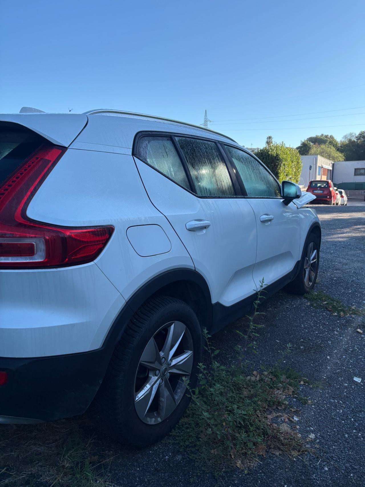 Volvo XC40 incidentata