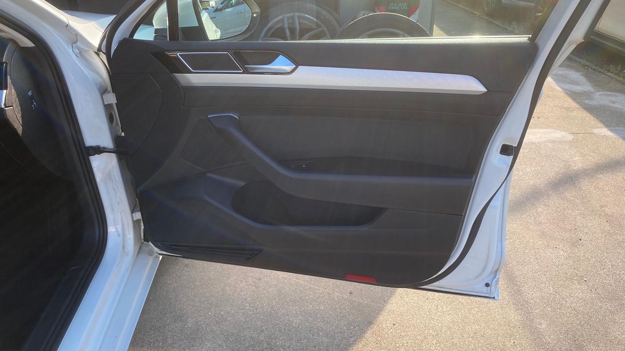 Volkswagen Passat Variant 2.0 TDI DSG Business BlueMotion Tech