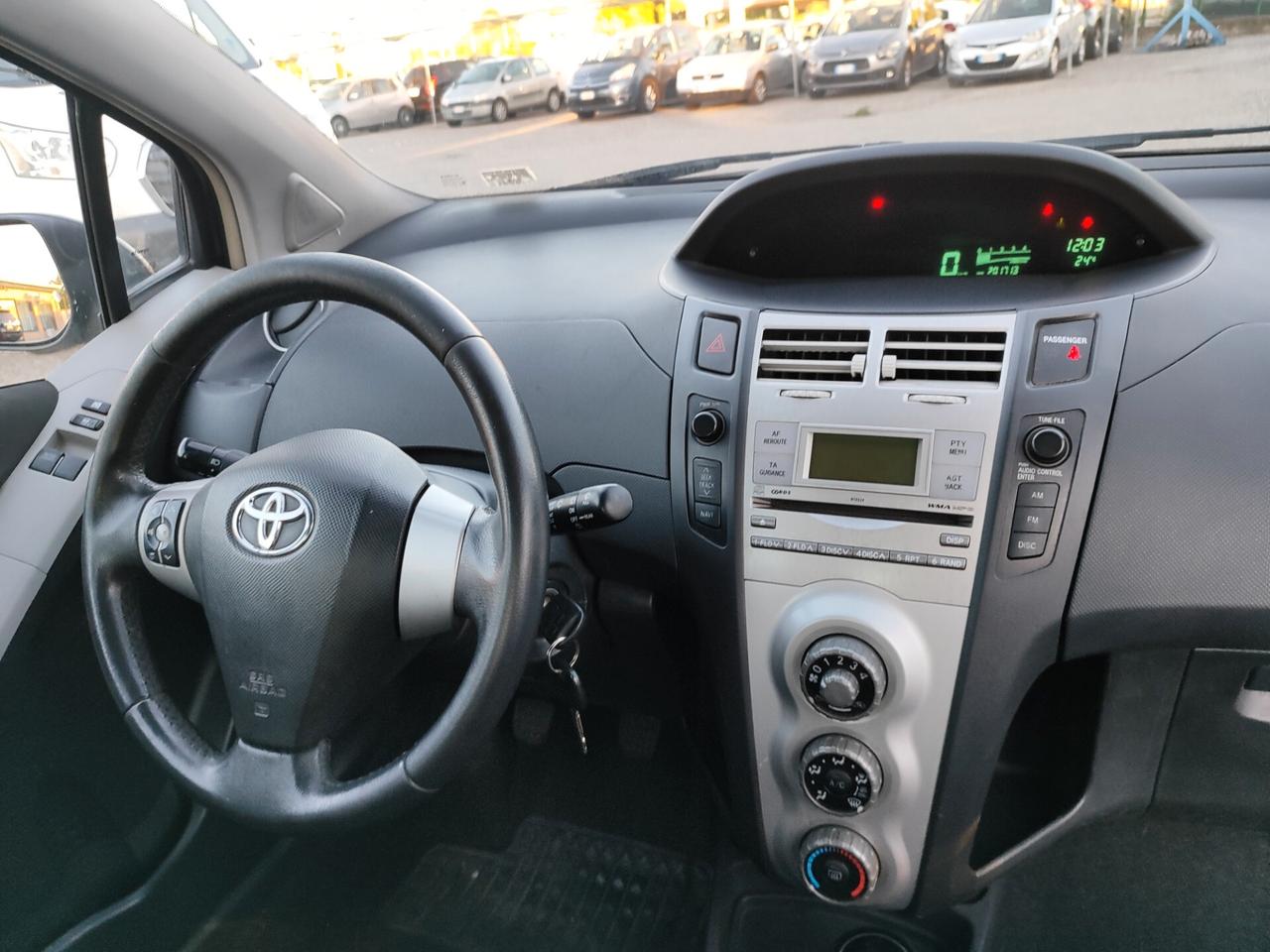 Toyota Yaris 1.0 5 porte