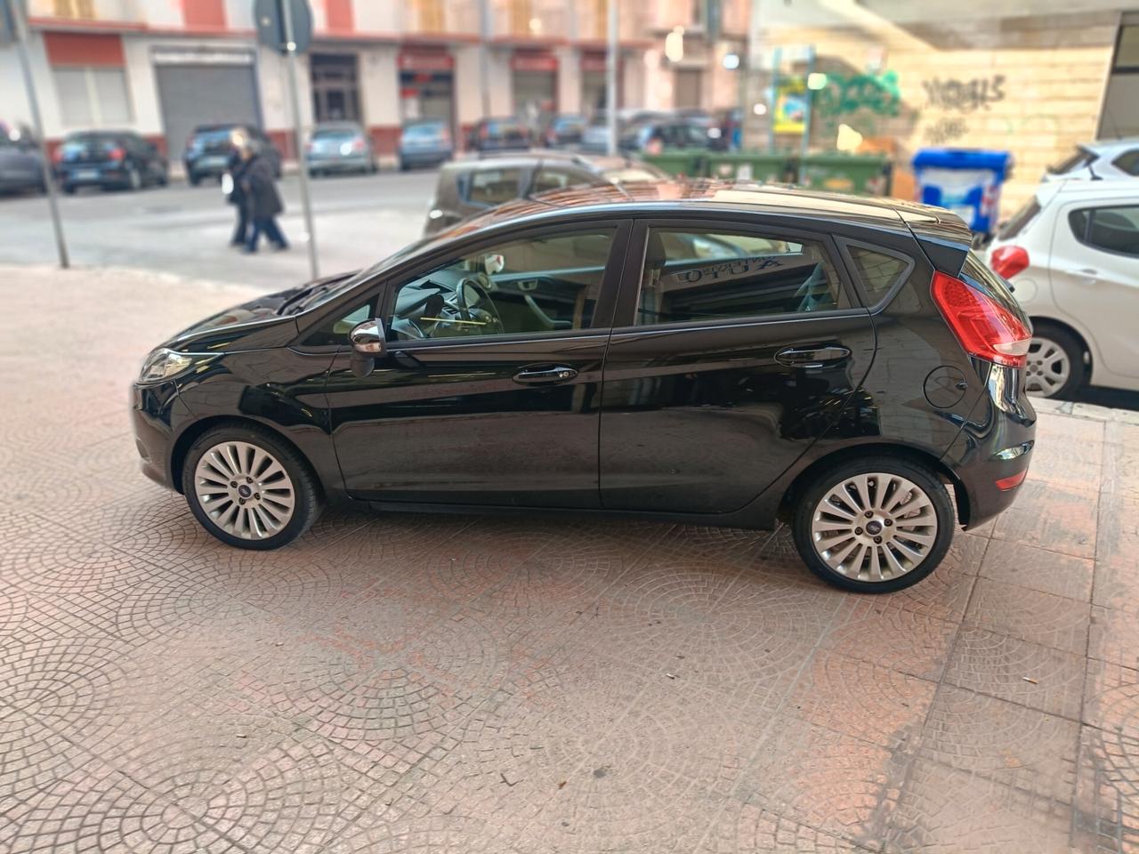 FORD FIESTA 1.4 TDCi 5 PORTE-NEOPATENTATI-Euro6590