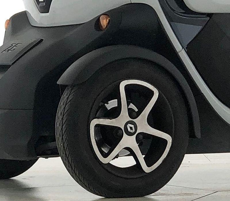 Renault Twizy Renault Twizy * NECESSARI 16 ANNI E PATENTE B1*