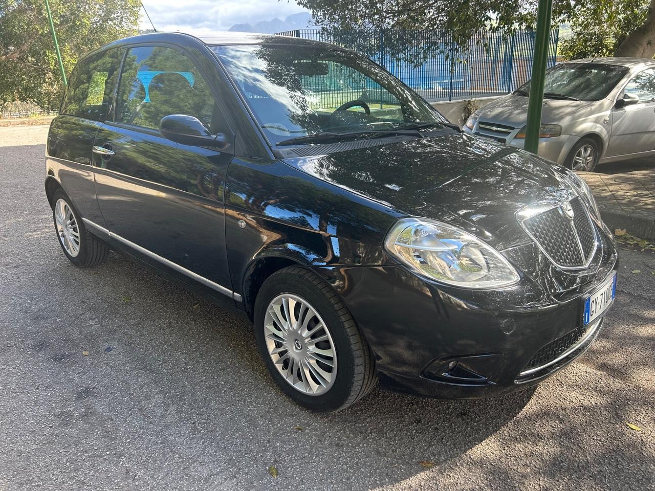 Lancia Ypsilon 1.3 MJT 75 CV Platino