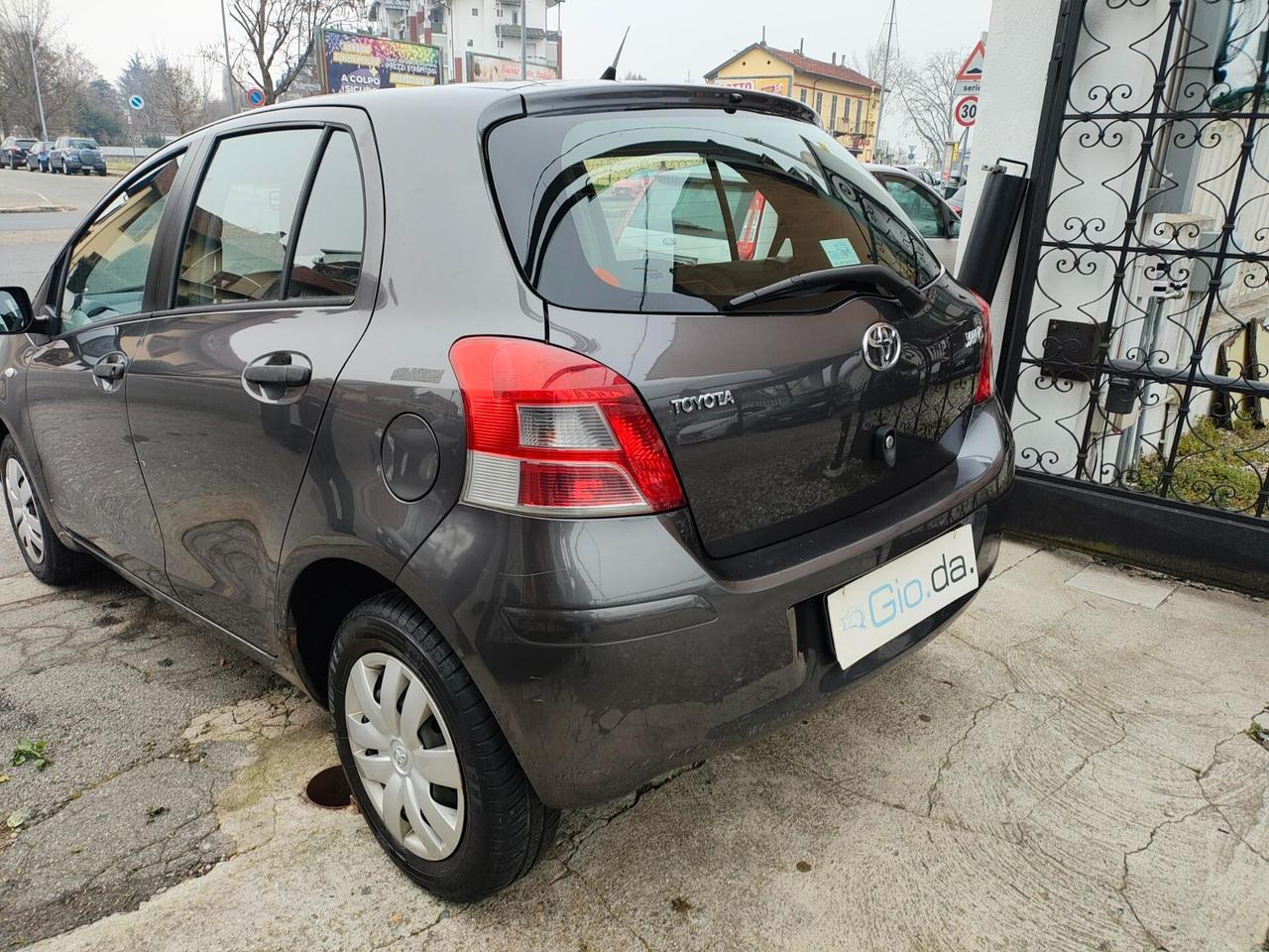 TOYOTA YARIS 1.0 70 CV KM 111938-2010