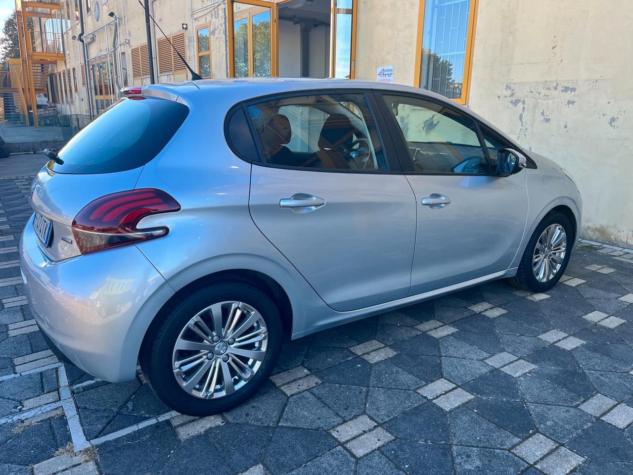 Peugeot 208 PureTech 82 5p. GPL Active