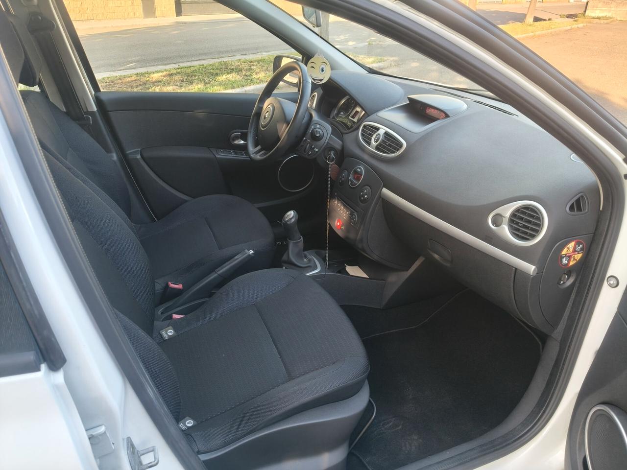 Renault Clio 1.6 5 porte SOLAMENTE 61.000 KM