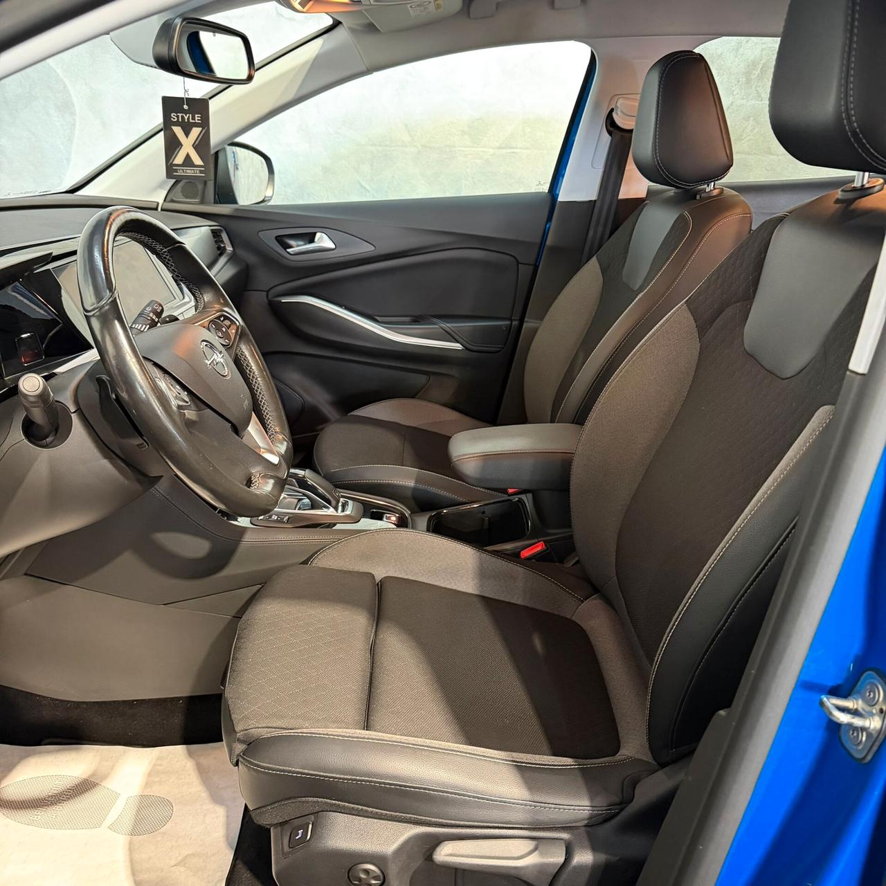 Opel Grandland 1.5 diesel aut. Business Elegance NEOPATENTATI IVA ESPOSTA