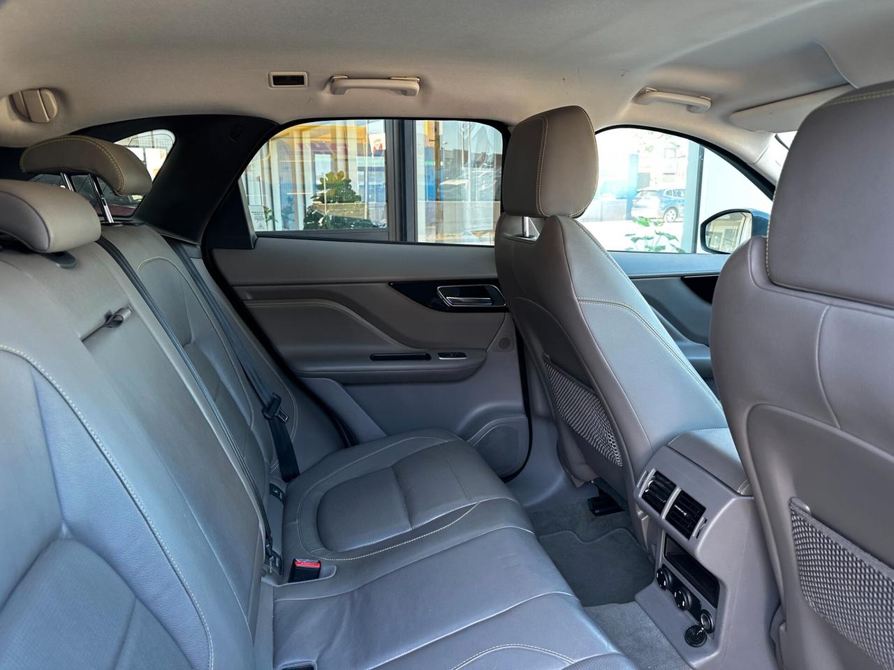 Jaguar F-Pace 2.0 D 180 CV AWD Portfolio