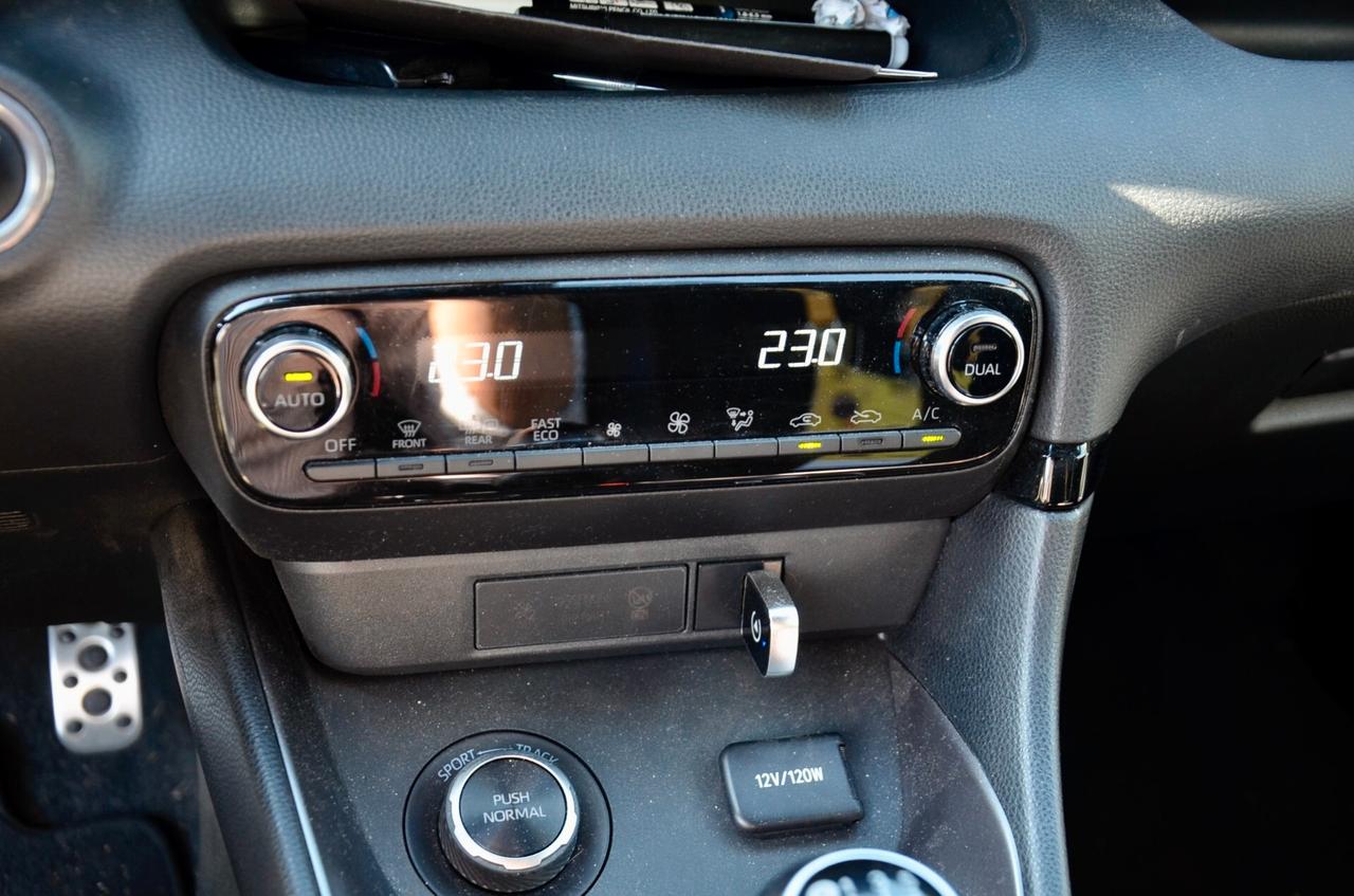 TOYOTA YARIS 1.6 CIRCUIT 260cv, AUTO IN OTTIME CONDIZIONI, UFF ITALIANA, EURO 6D, SERVICE TOYOTA, HIGH BEAM, RETROCAMERA, PERMUTE