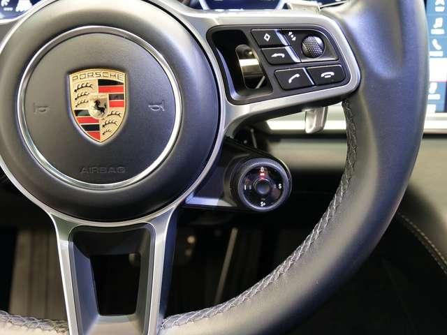 Porsche Panamera GTS auto