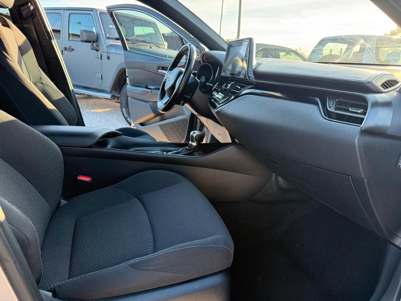 Toyota C-HR 1.8 Hybrid E-CVT Business