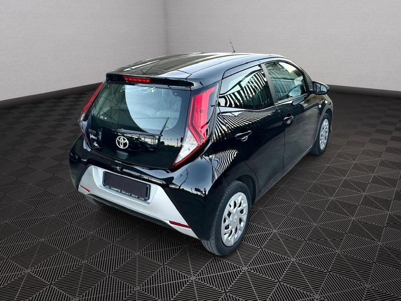 Toyota Aygo Connect 1.0 VVT-i 72 CV 5 porte x-play MMT
