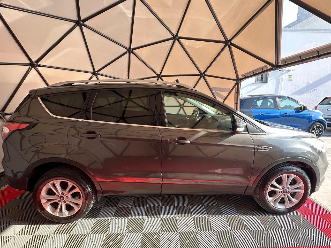 Ford Kuga 1.5 TDCI 120 CV S&S 2WD Powershift Titanium