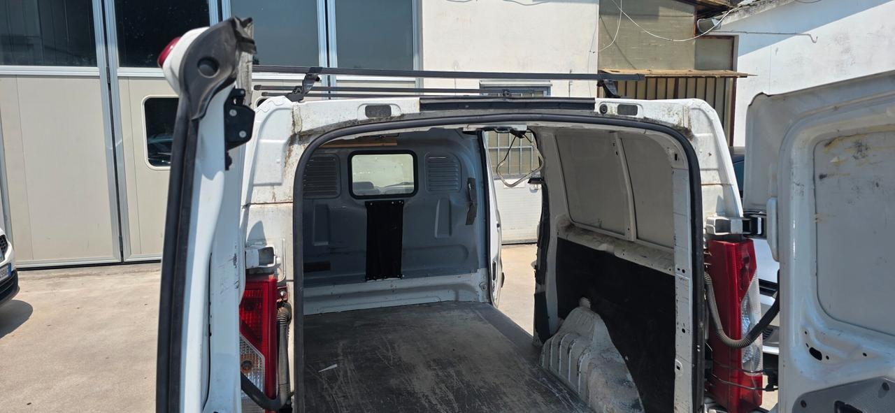Peugeot Expert 2.0 Furgone pronto al lavoro