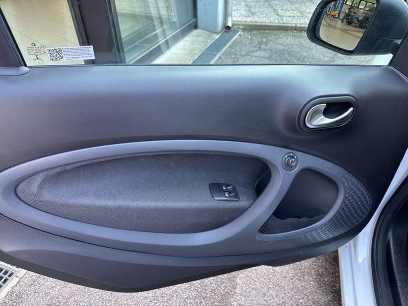 smart fortwo EQ PASSION 22KW