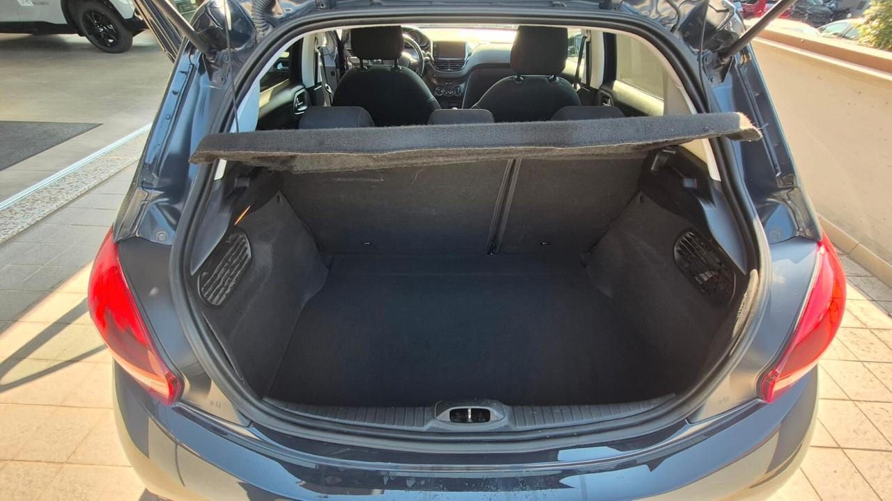 Peugeot 208 PureTech 82 5 porte Black Line