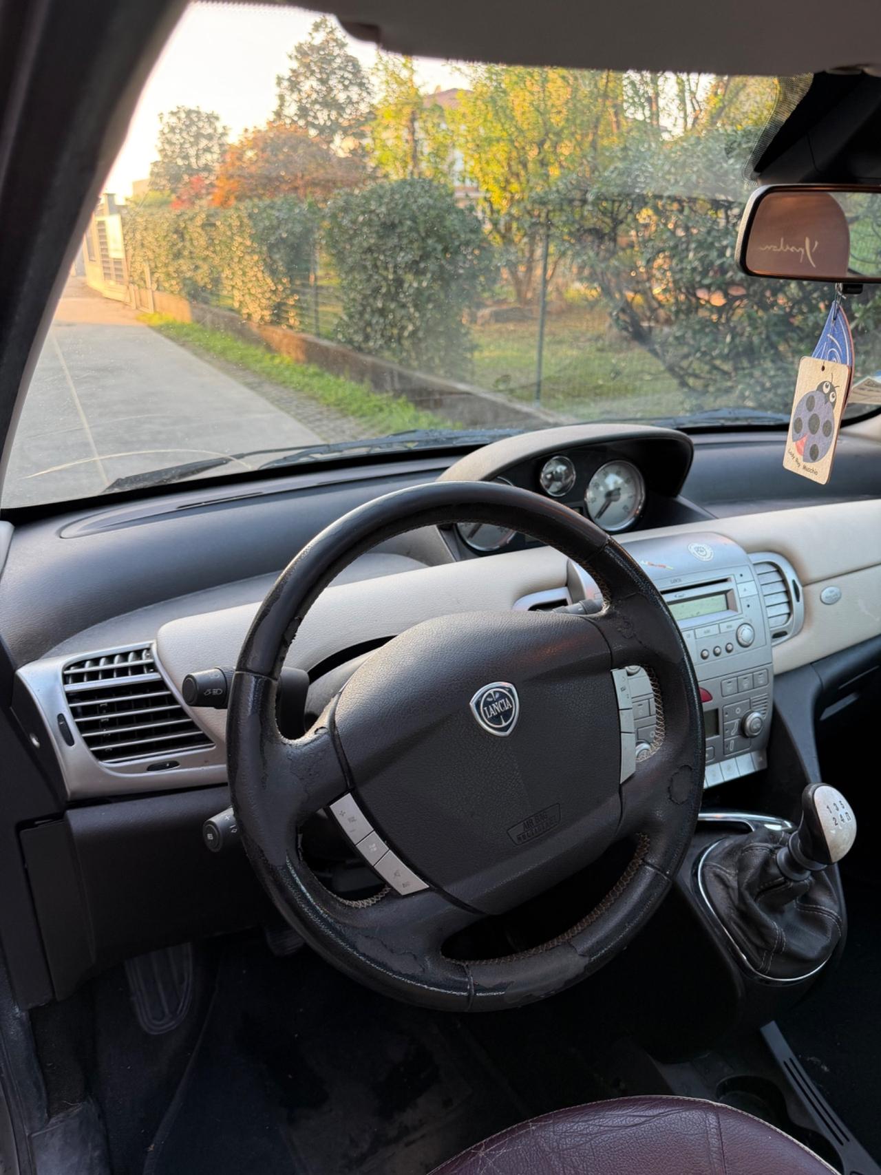 Lancia Ypsilon 1.4 Modamilano